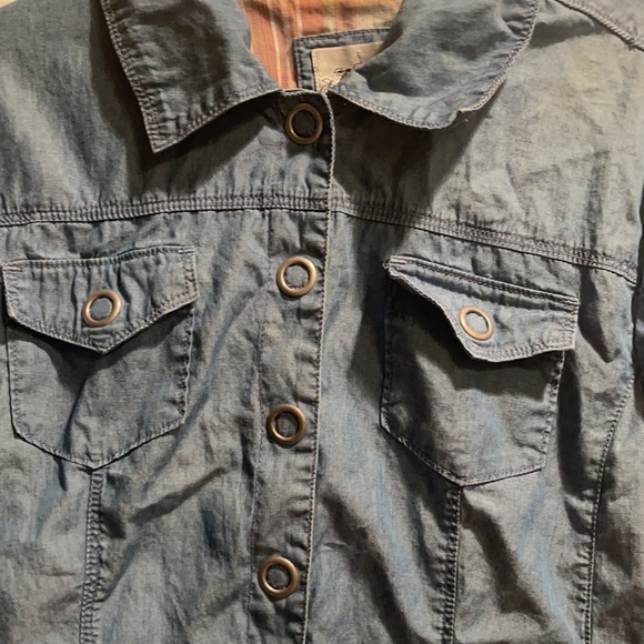 LAL large short sleeve button denim top - Picture 2 of 4